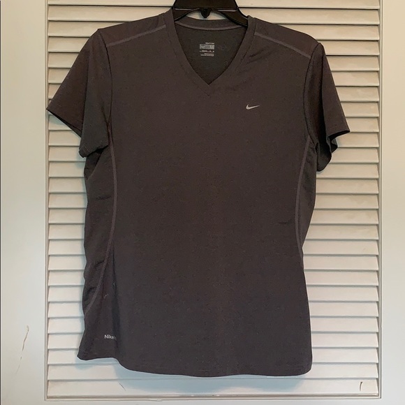 Nike Tops - Women’s Nike Vneck